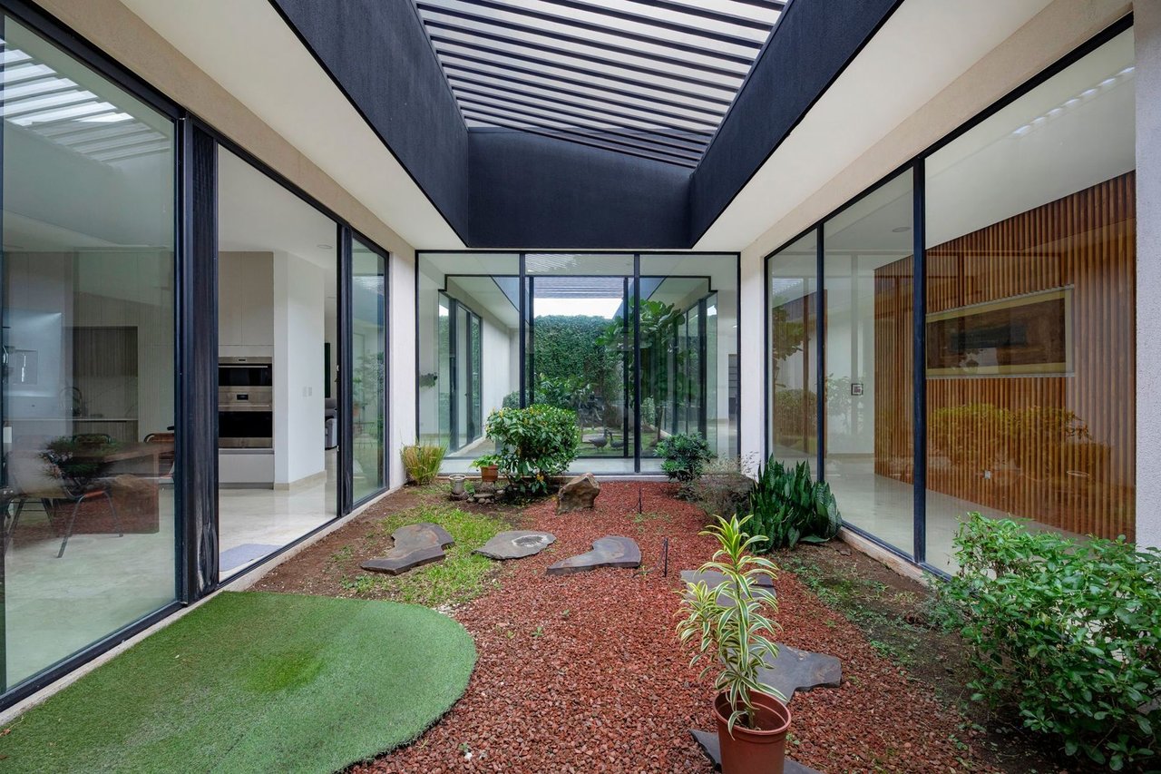 Golf Front Modern Home, Santa Ana, San Jose