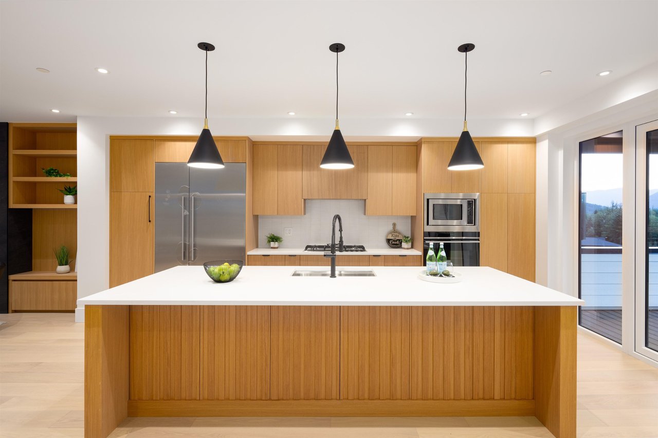 19-3385 Mamquam Rd