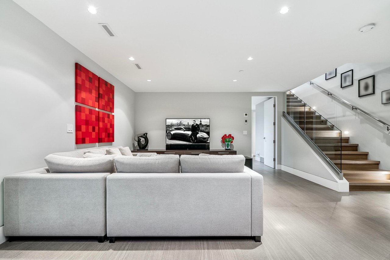 6255 St. Georges Cres