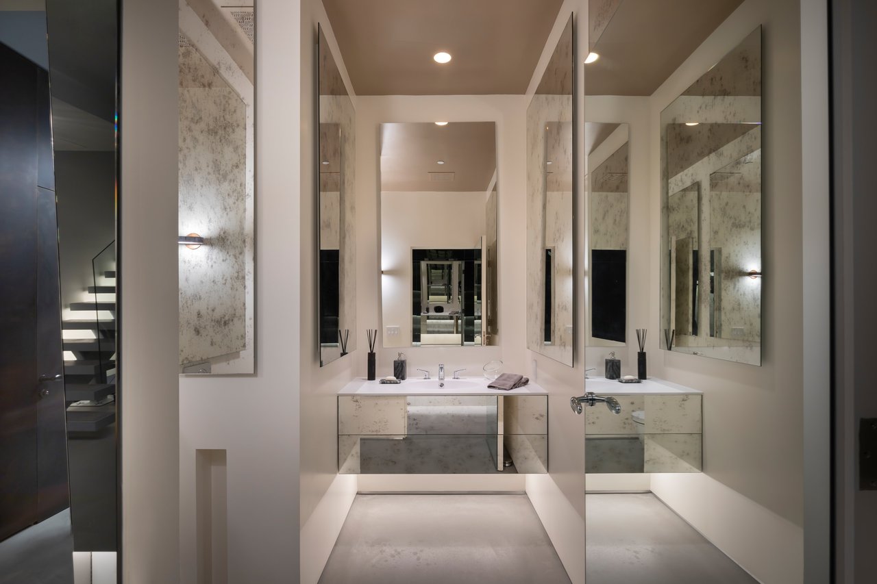 Ritz-Carlton Penthouse 2401