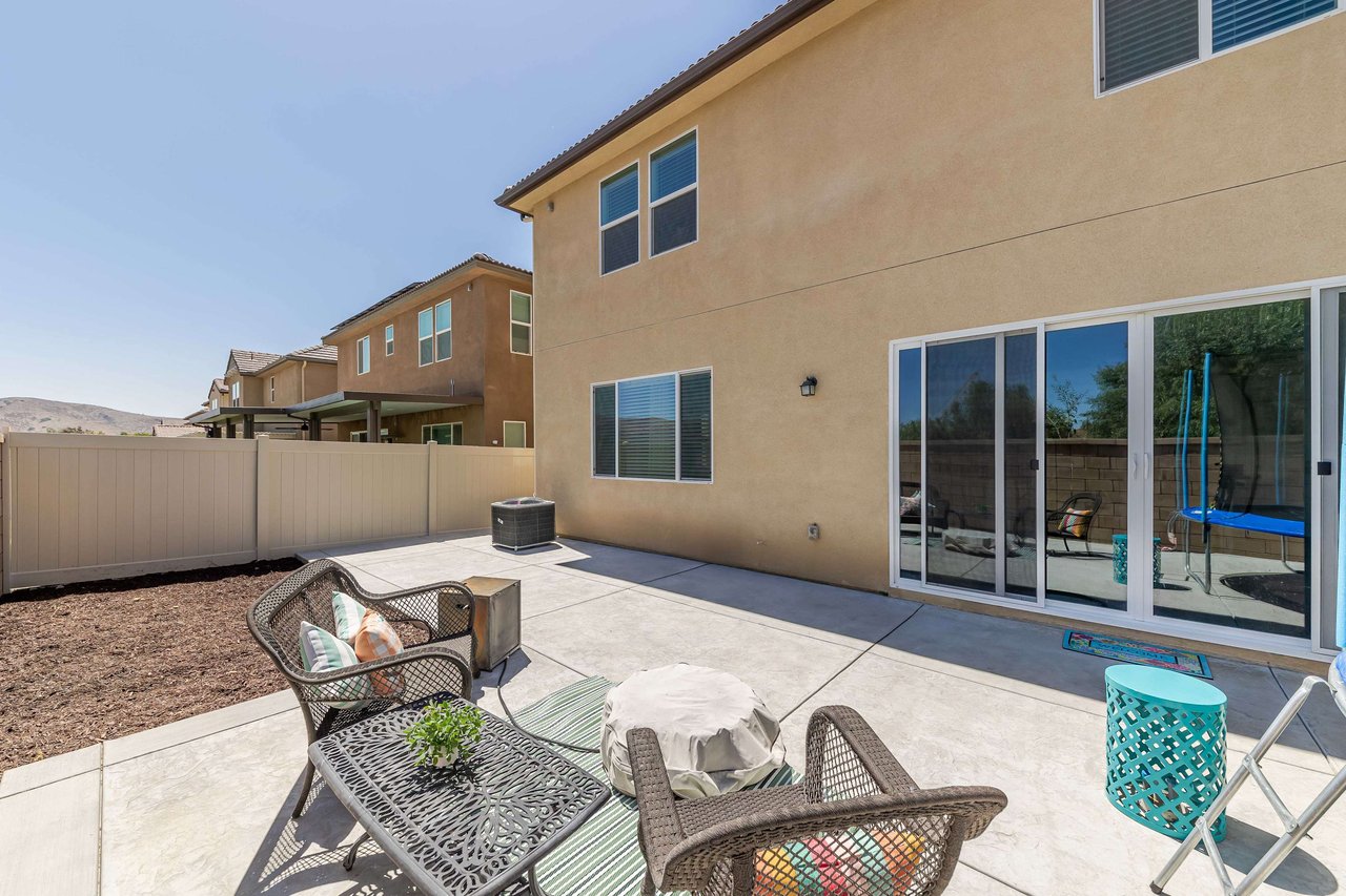 8904 Harmony Ct, Corona, CA 92883