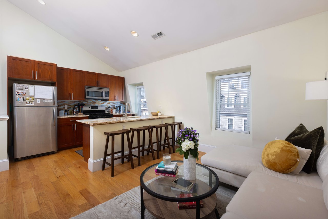 847 E 4th St # 3