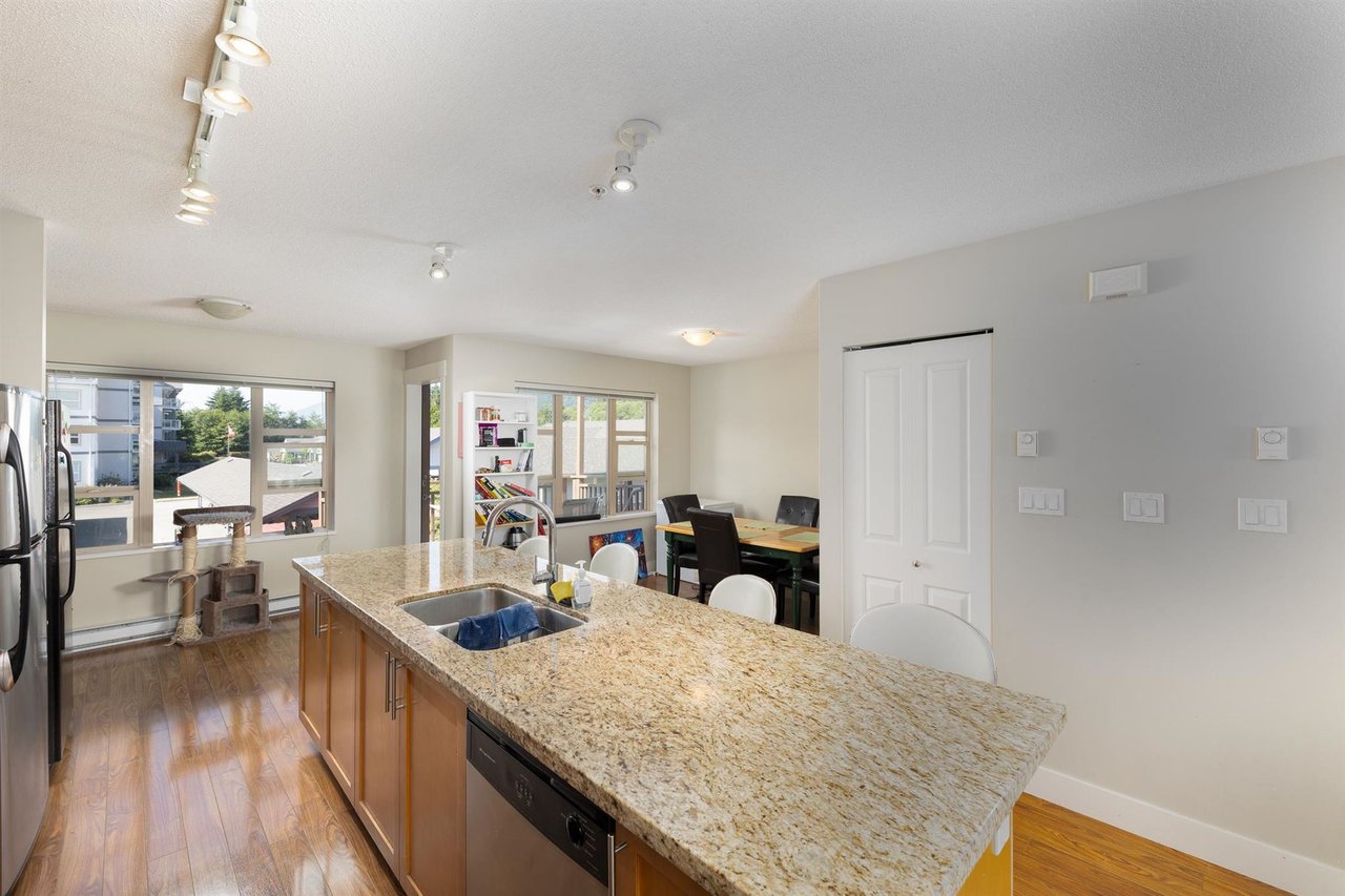 1214 Village Green Wy