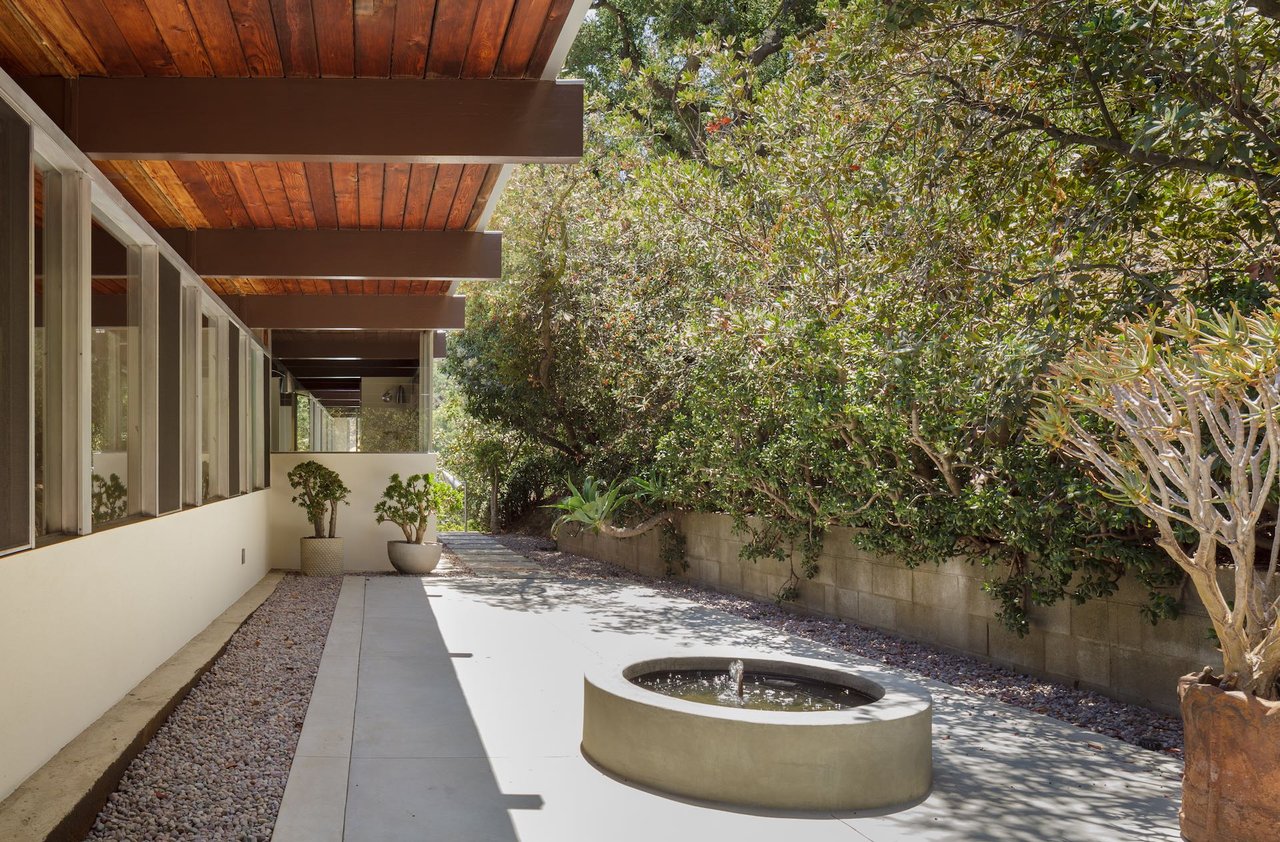 7820 Mulholland Dr