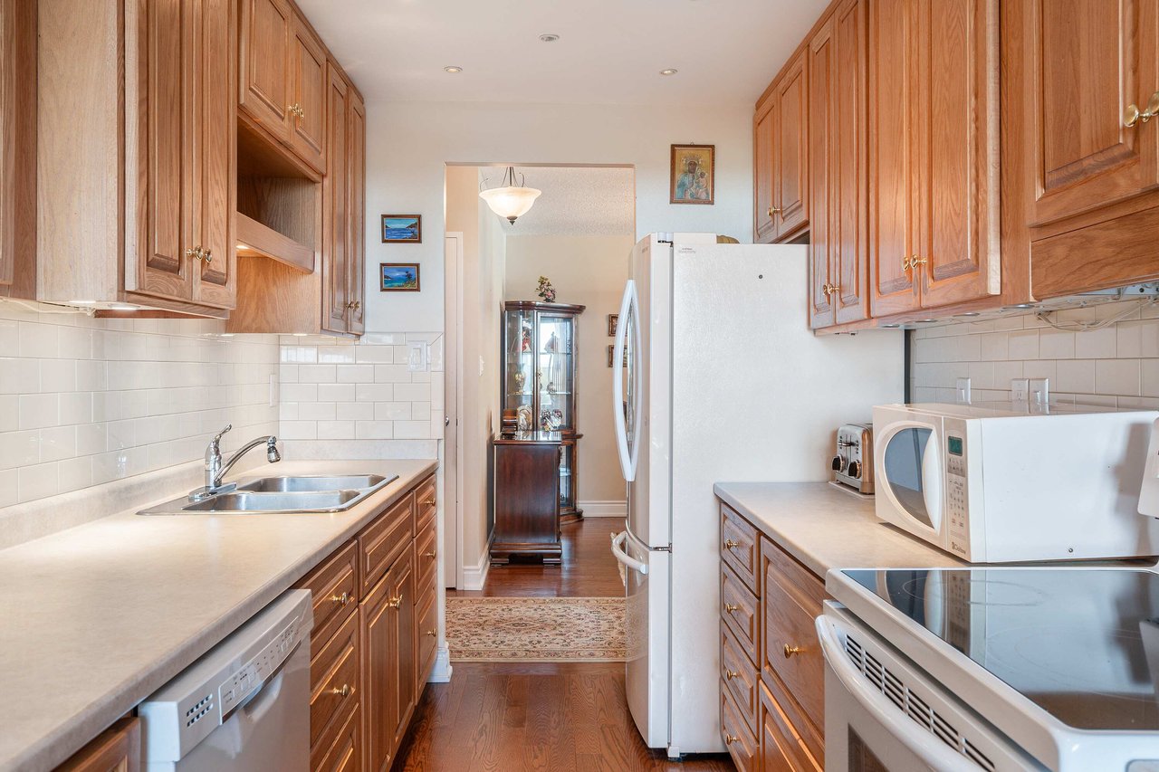 820 Burnhamthorpe Road #702