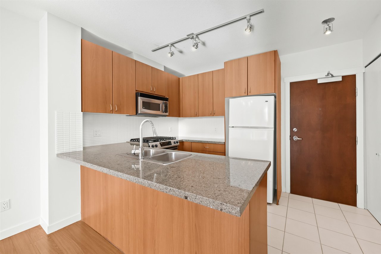 612-9266 University Cres