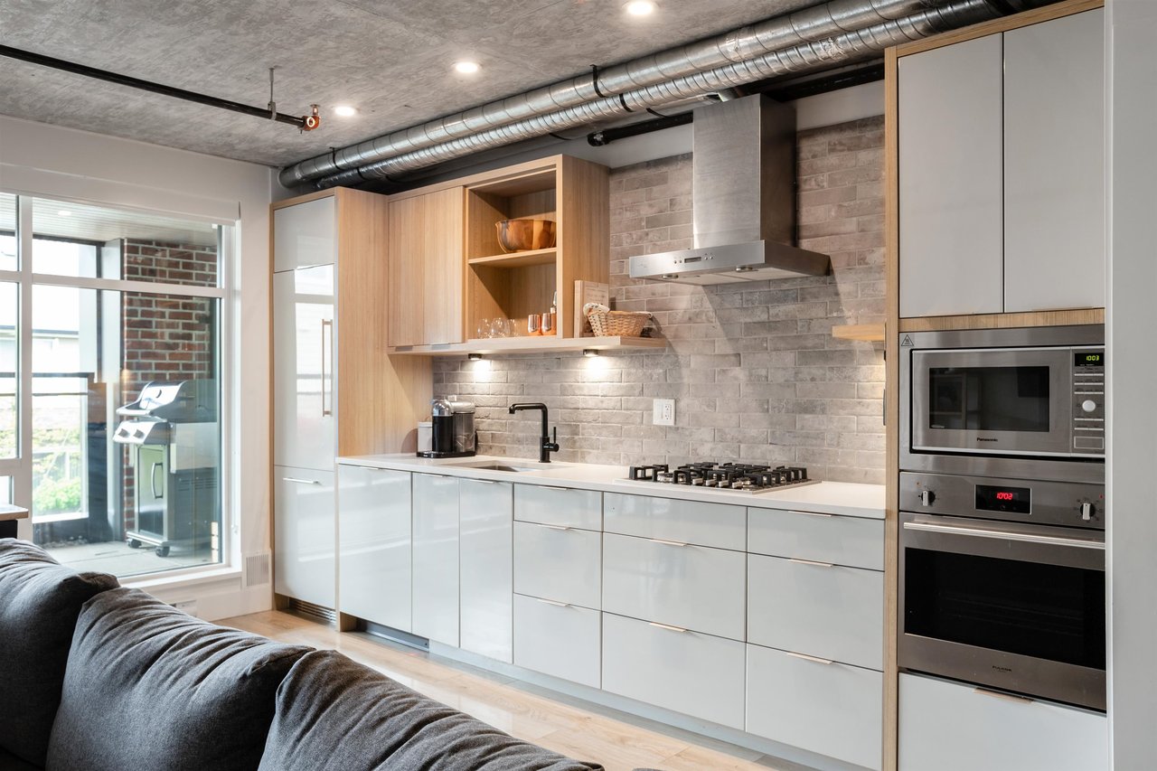 103-4223 Hastings St