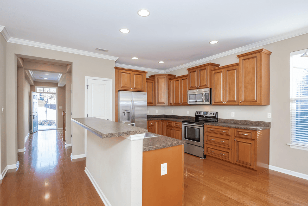 2450 Ancient Oak Ln