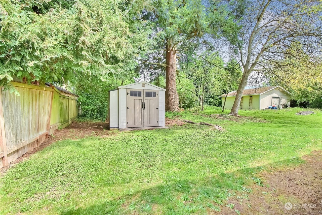 29 W Intercity Ave