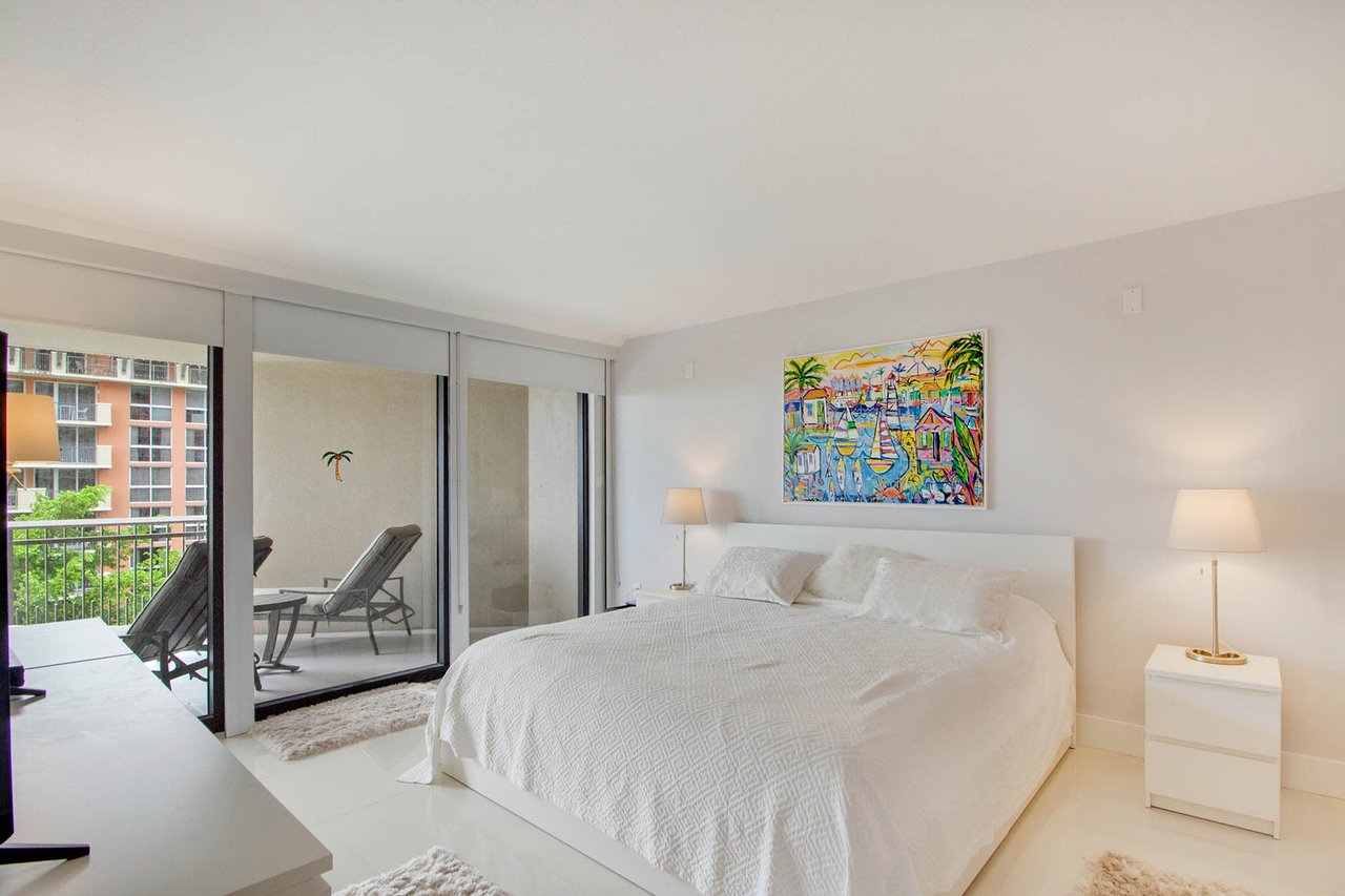 2901 S Bayshore Drive Unit: 8D