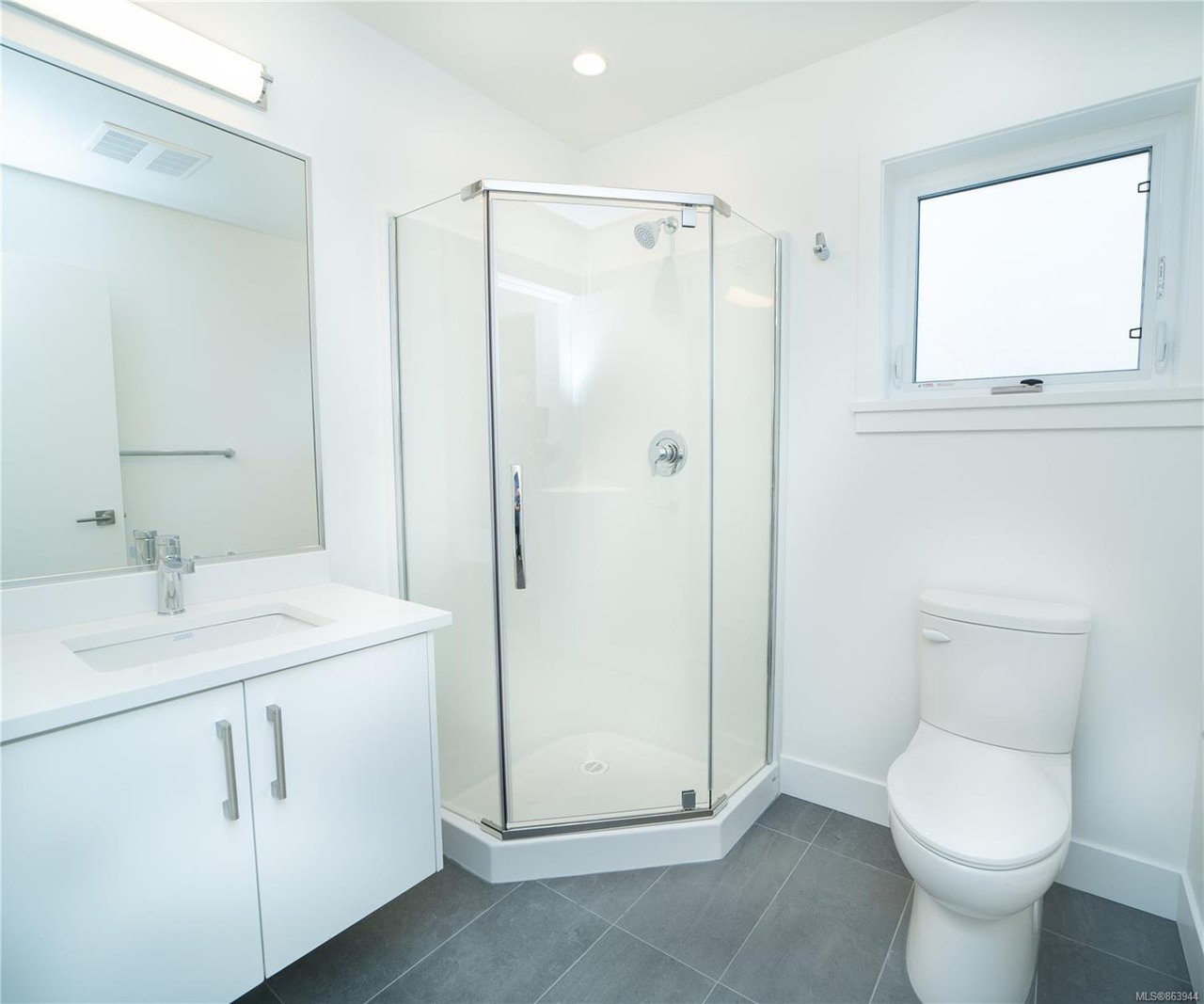 3-1052 Tillicum Rd, Saanich