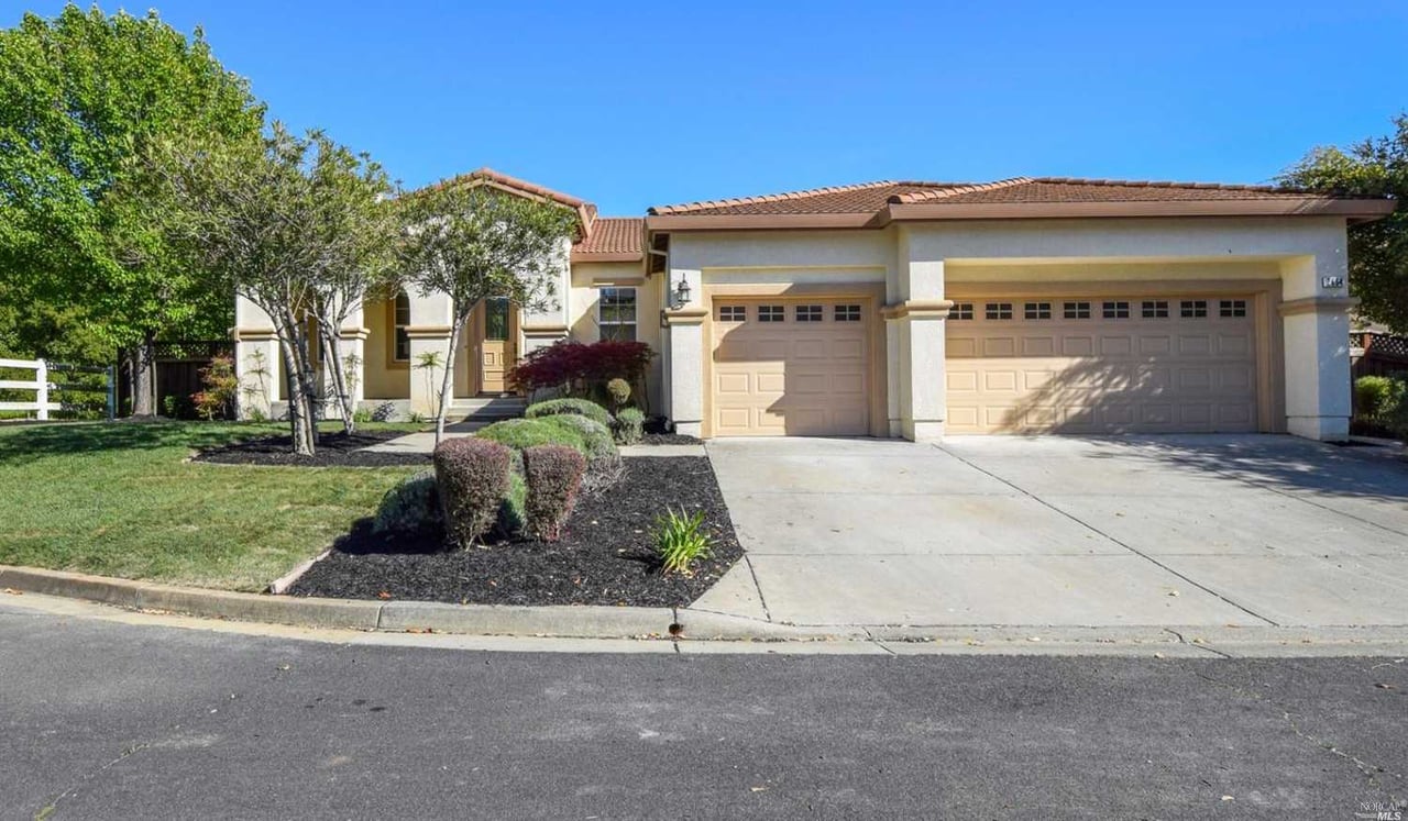 2664 Avocet Ln