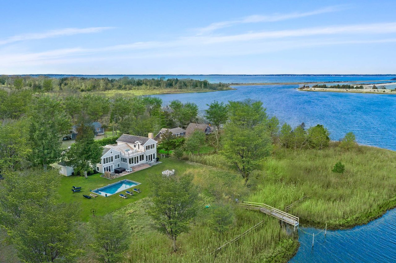 22 Maple Ln