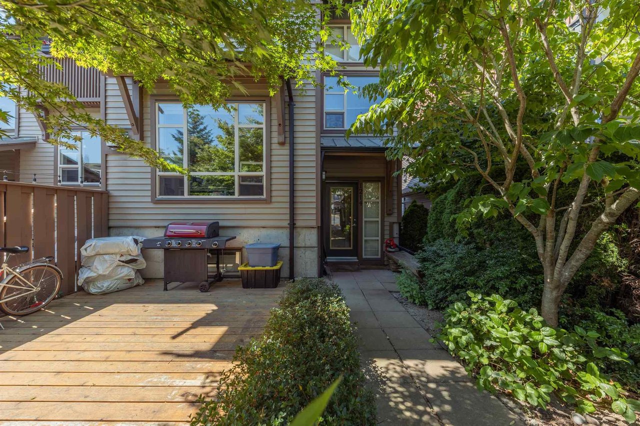 1214 Village Green Wy
