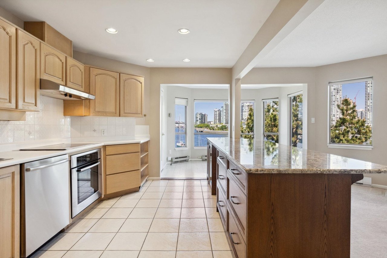 PH2-1859 Spyglass Pl