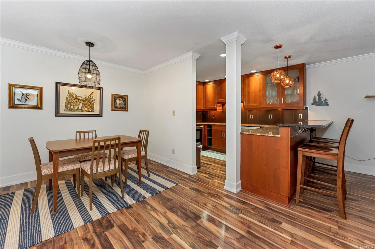204-406 Simcoe St