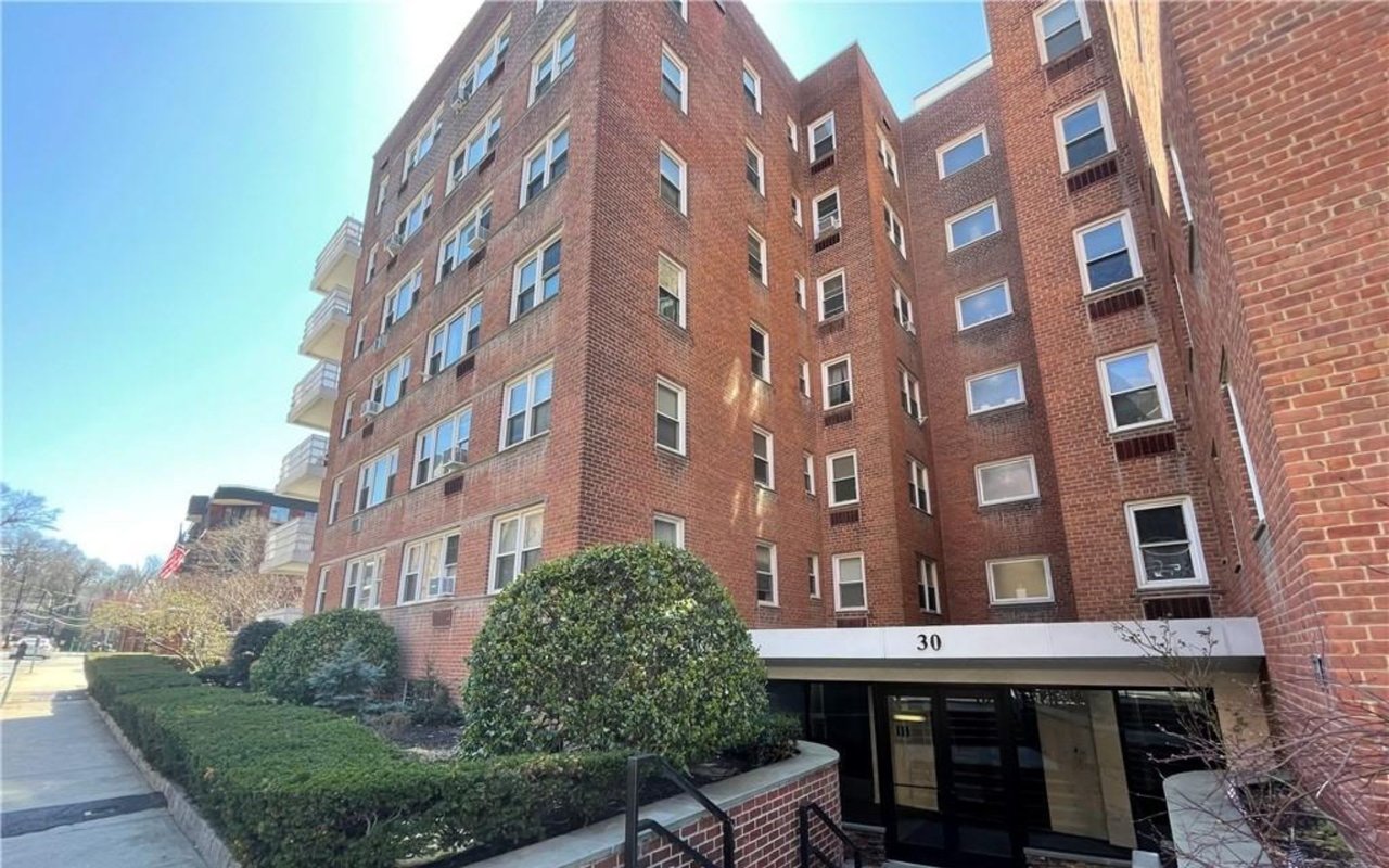 30 E Hartsdale Ave, # 6L