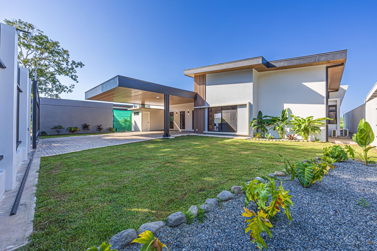 Casa Morfa: Brand New Home in Uvita's Premier Neighborhood