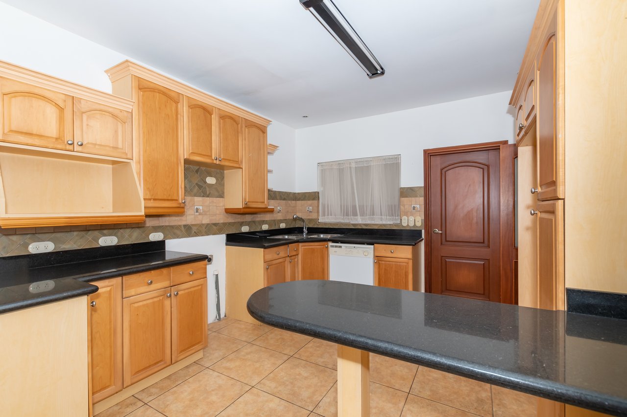 Colonial Gated Community Villa, Curridabat, San Jose