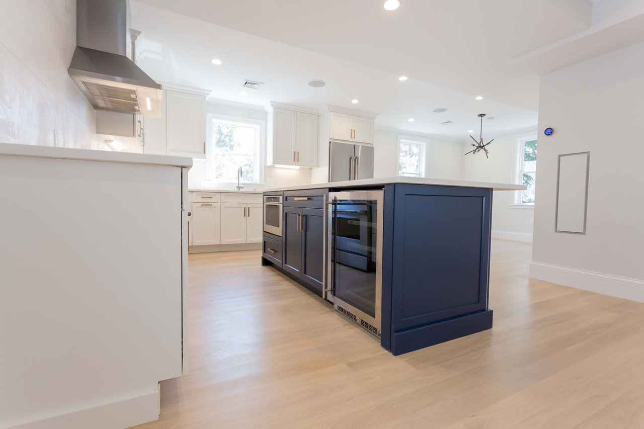 102 Sawyer Ave
