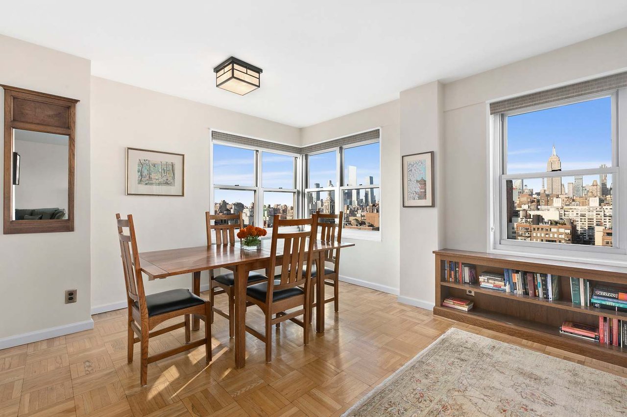 20 E 9th St Unit 23B