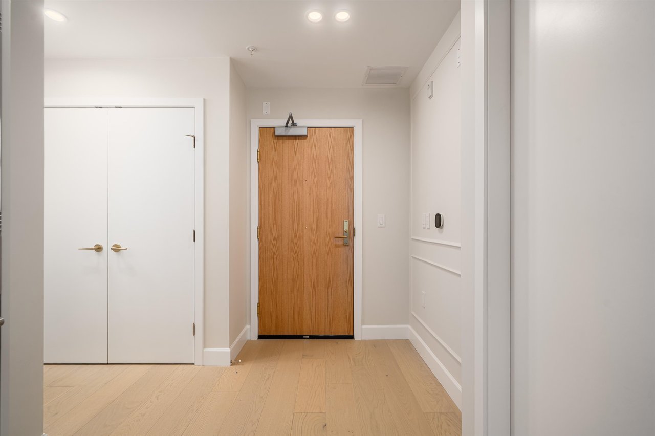 203-3668 W 10th Ave