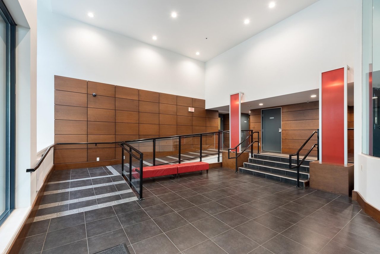 901-1650 W 7th Ave