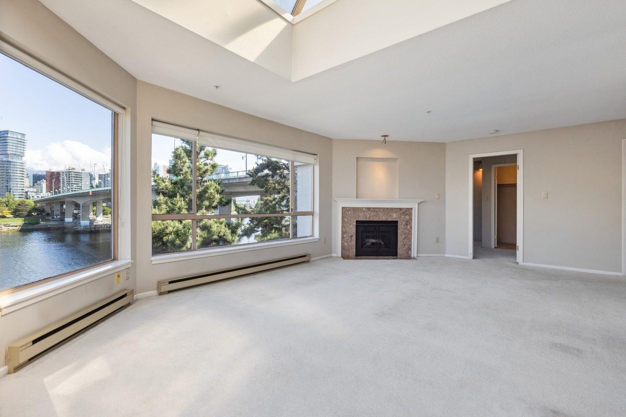 PH2-1859 Spyglass Pl