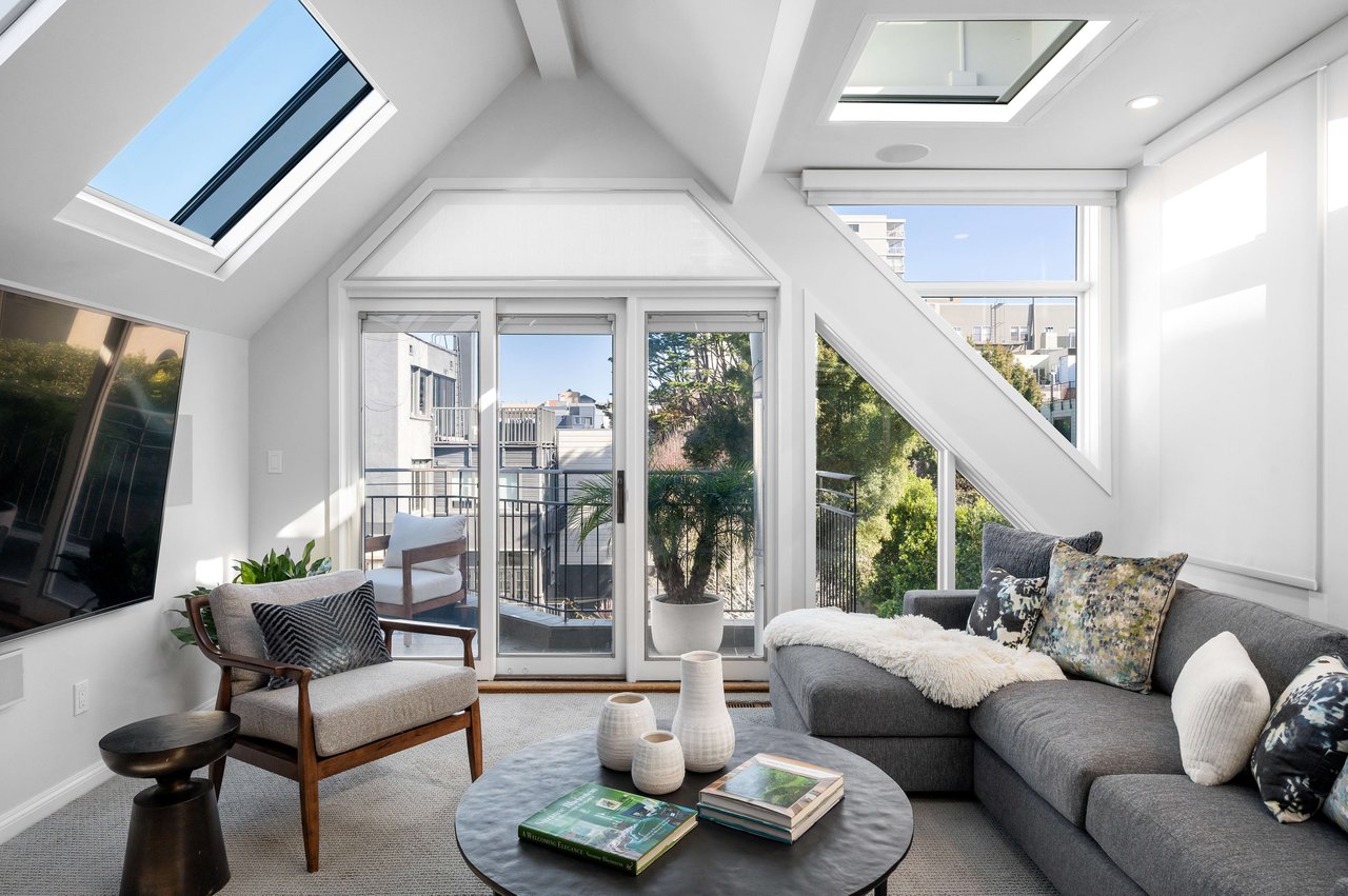 Grand Pacific Heights Home on a Coveted Flat Block between Lafayette & Alta Plaza Parks