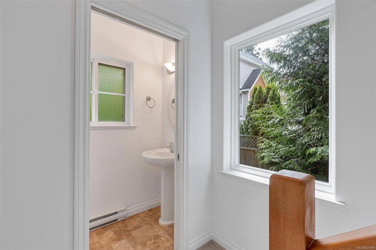 2-1405 Mallek Cres