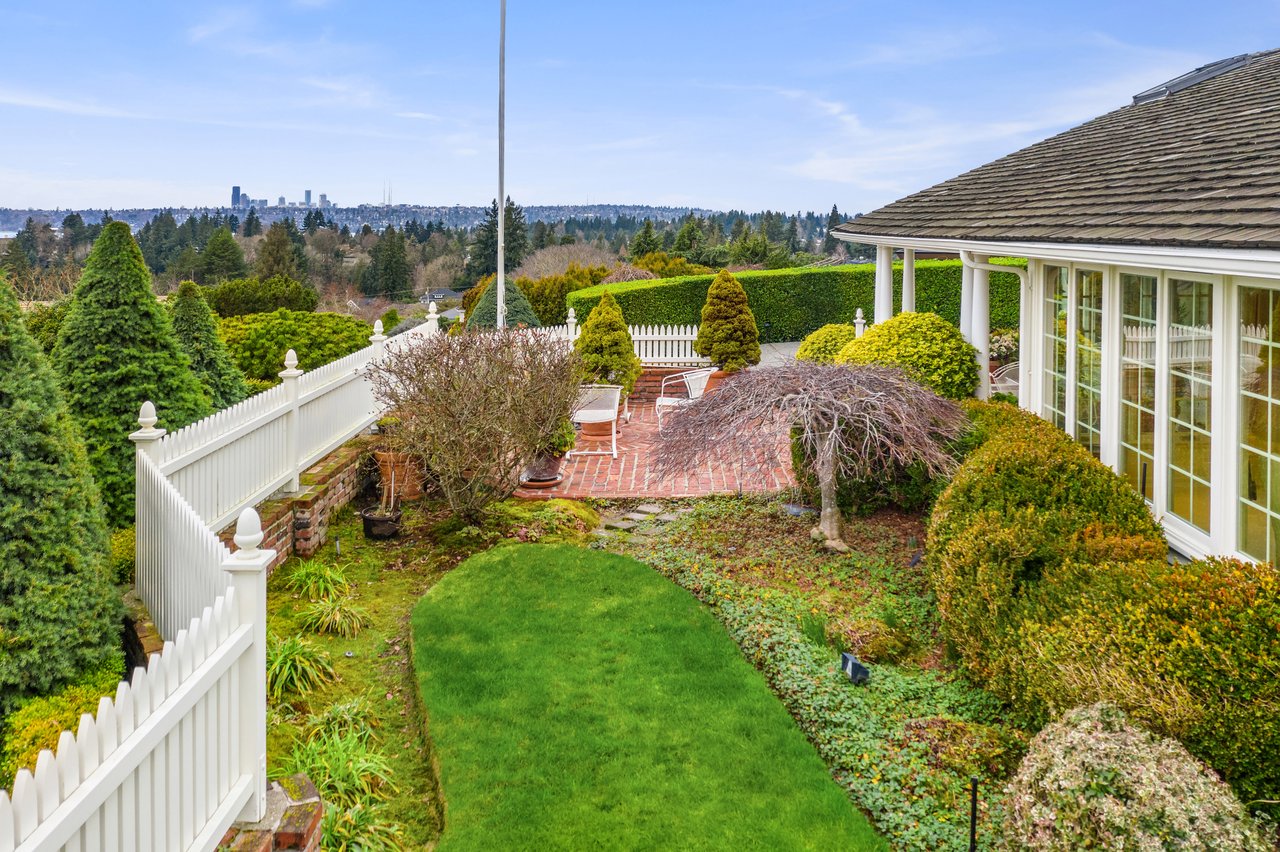 9612 Evergreen Drive, Bellevue 98004