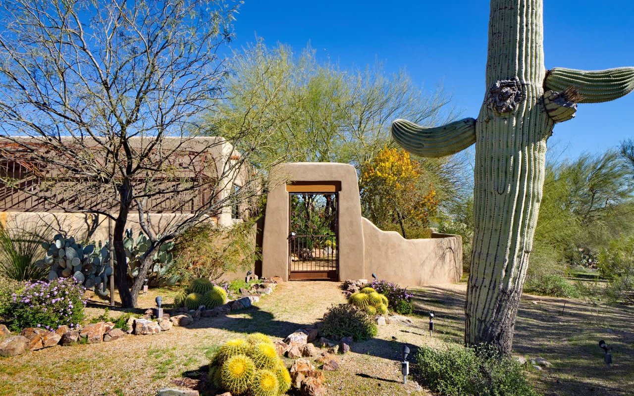 Perfect Desert Oasis, Santa Fe Estate