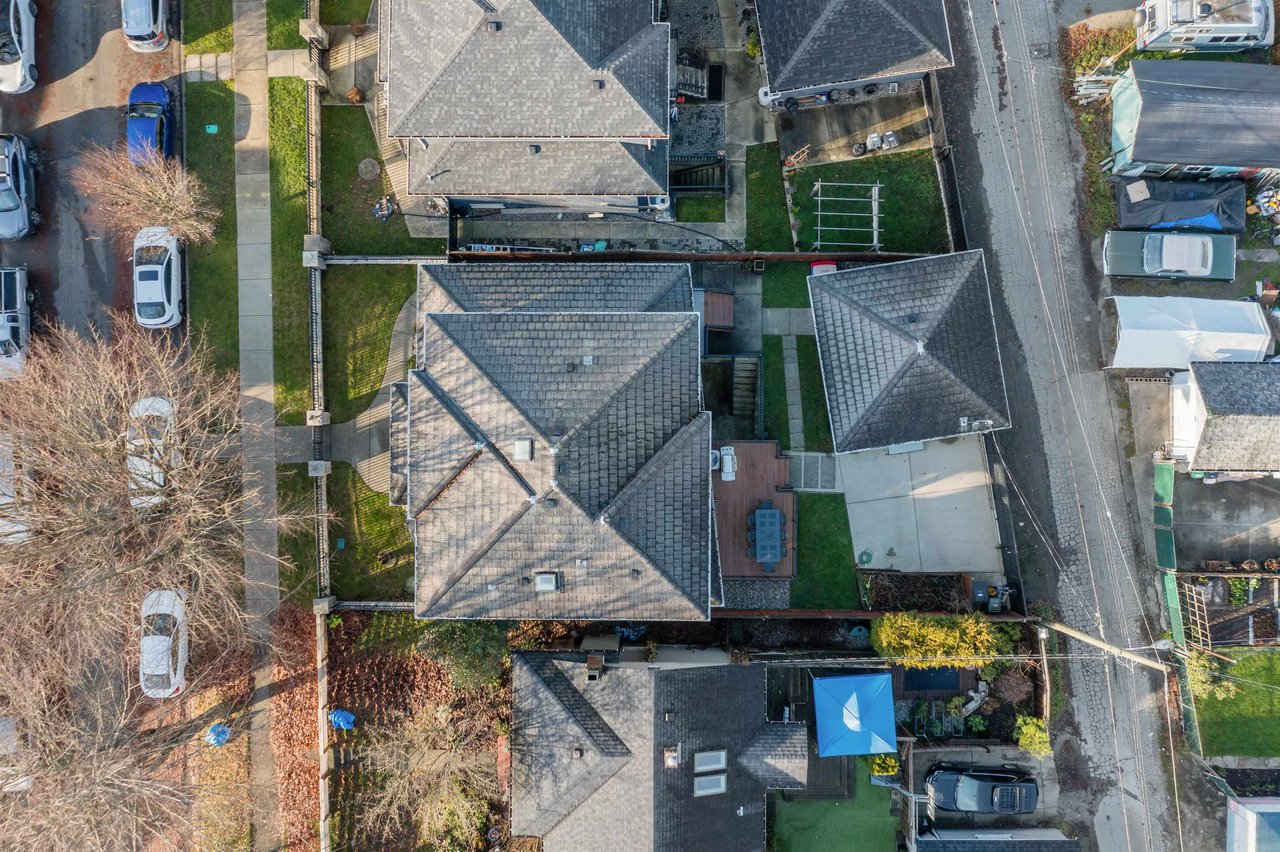 2535 E 17th Ave