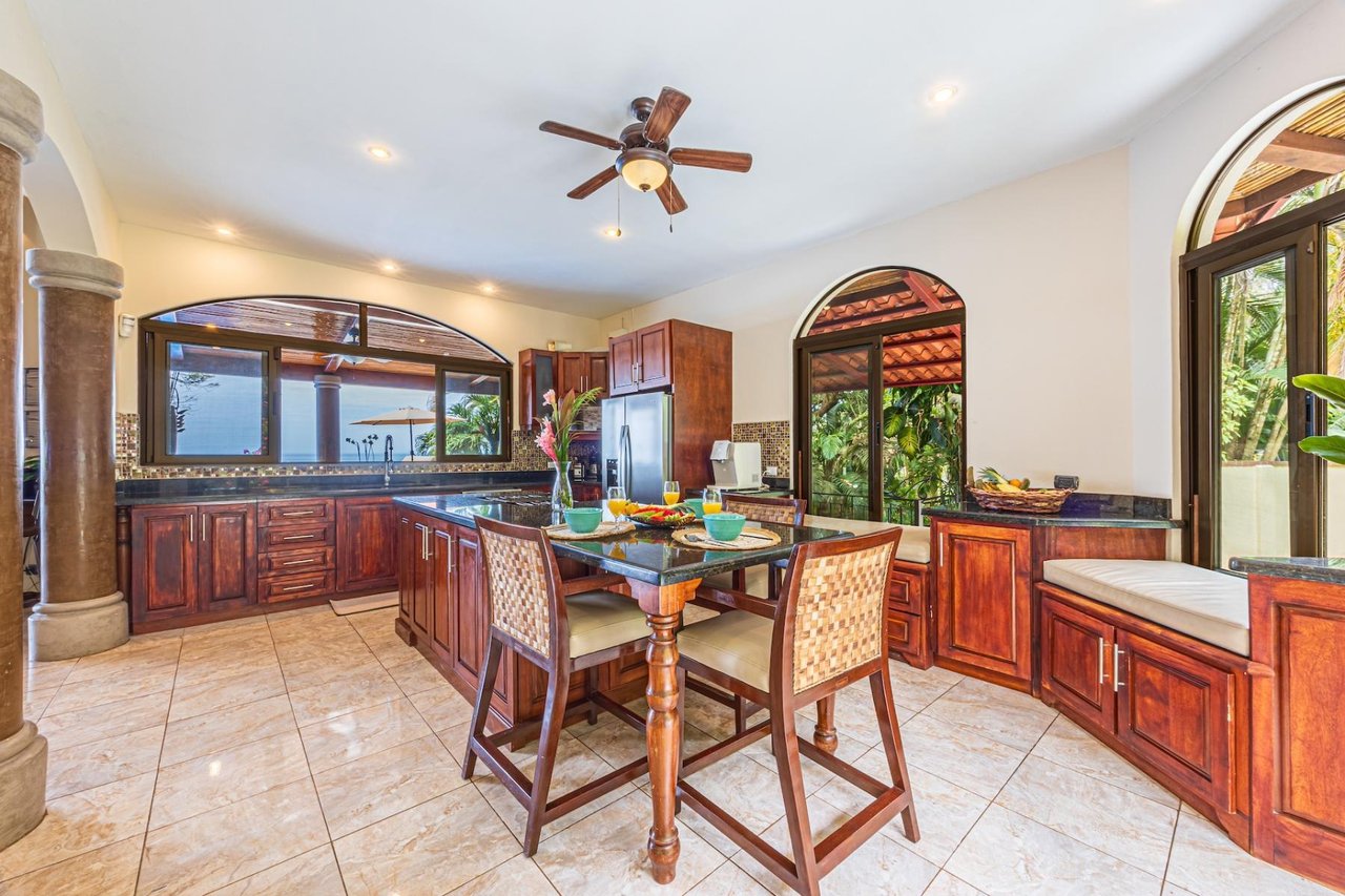 Colonial Oceanfront Rental Estate, Dominical, Puntarenas