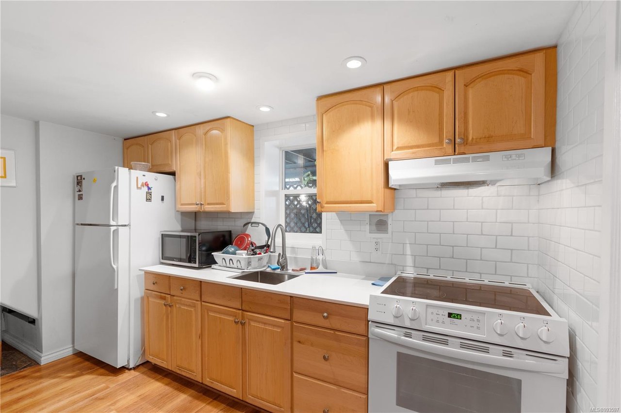 1080 San Marino Cres, Saanich