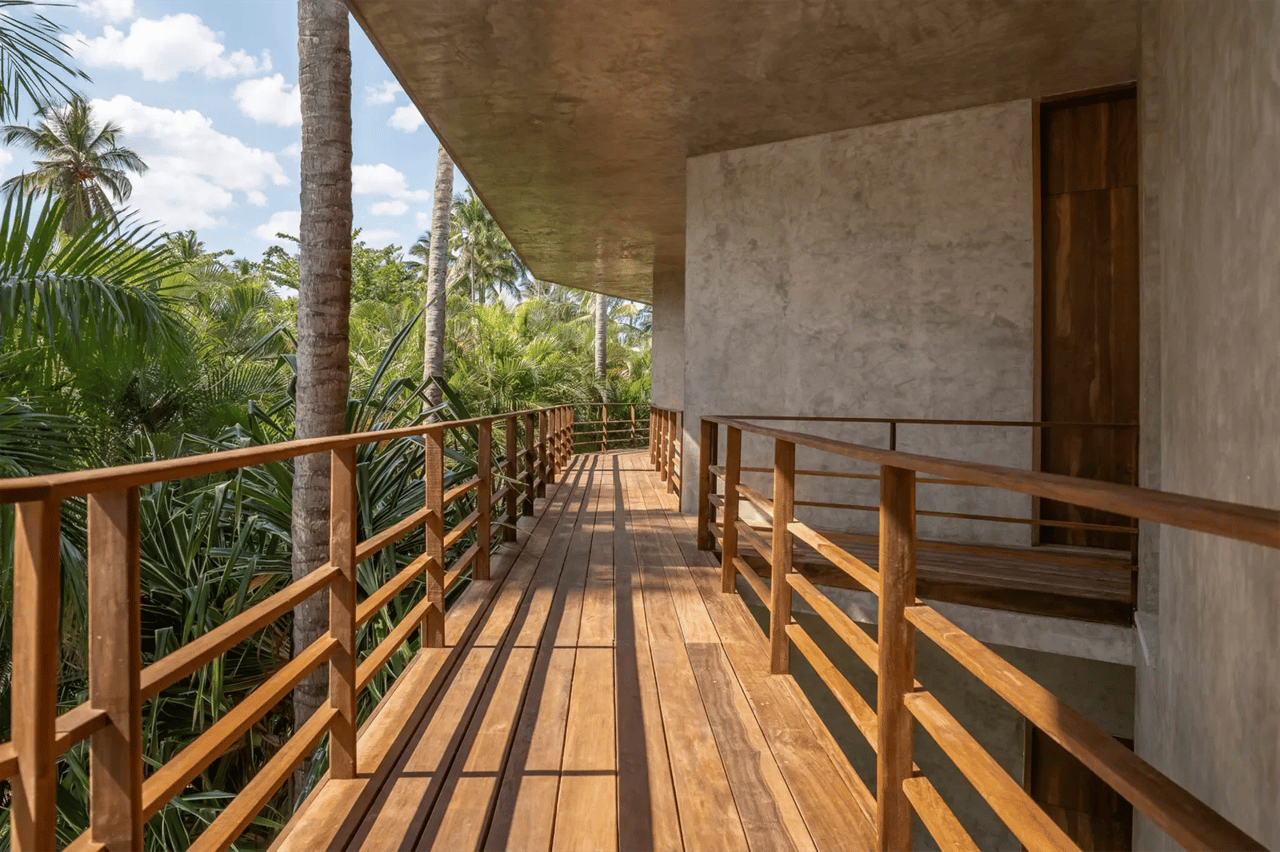 Beachfront Luxury Retreat: Contemporary Villa With Stunning Views and Unrivaled Amenities