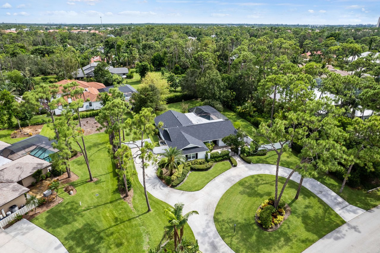 Pine Hurst Estates home on almost an acre