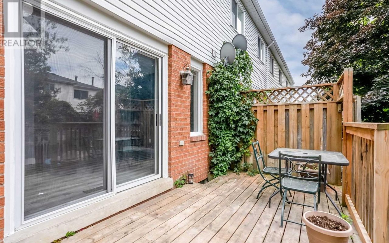 66 Potter Cres