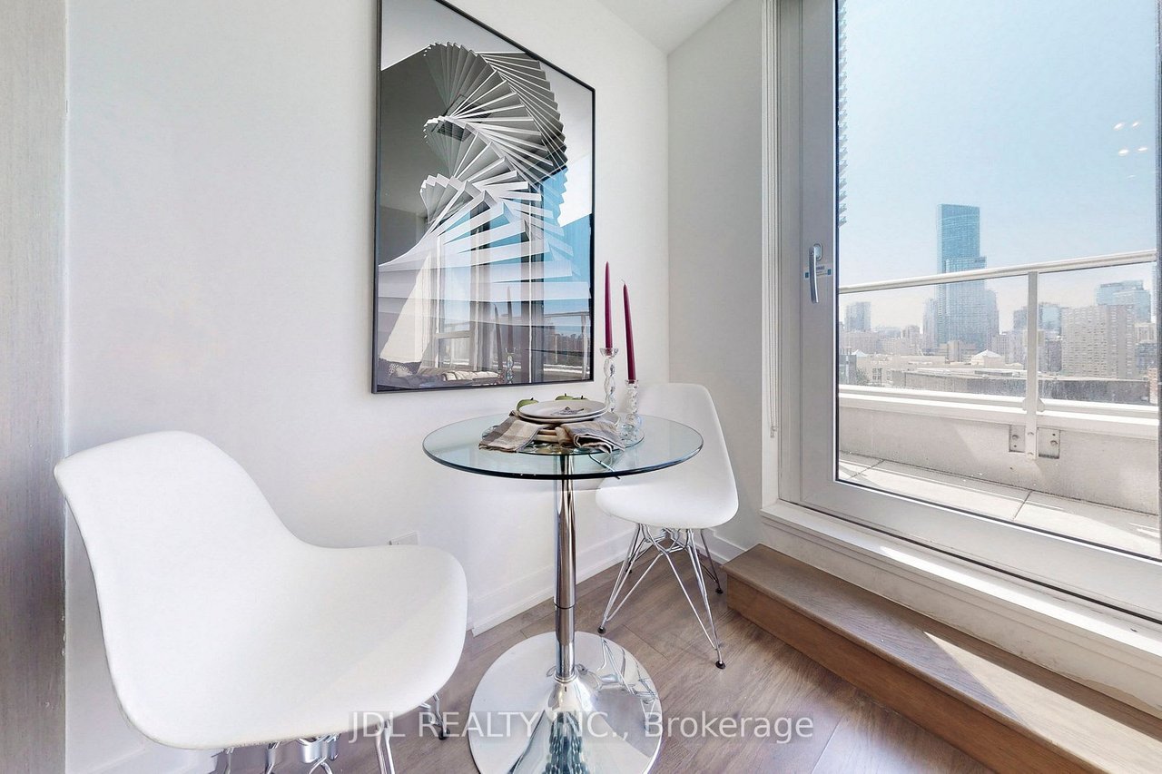 DE CONDOS BY MENKES