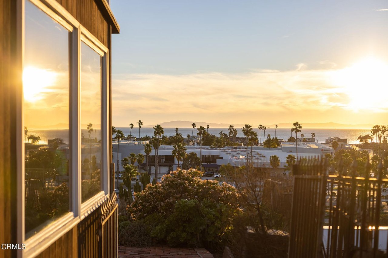 2056 Vista Del Mar Dr