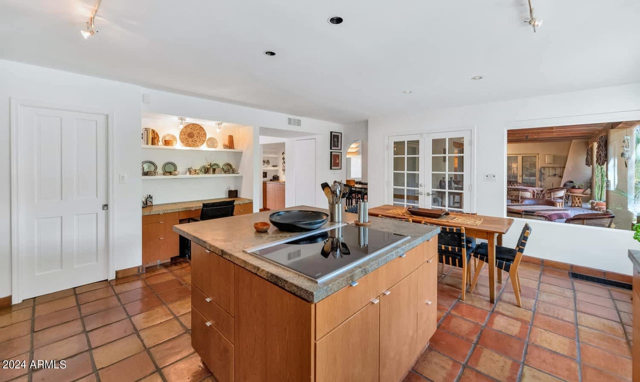 4745 E VALLEY VISTA Lane
