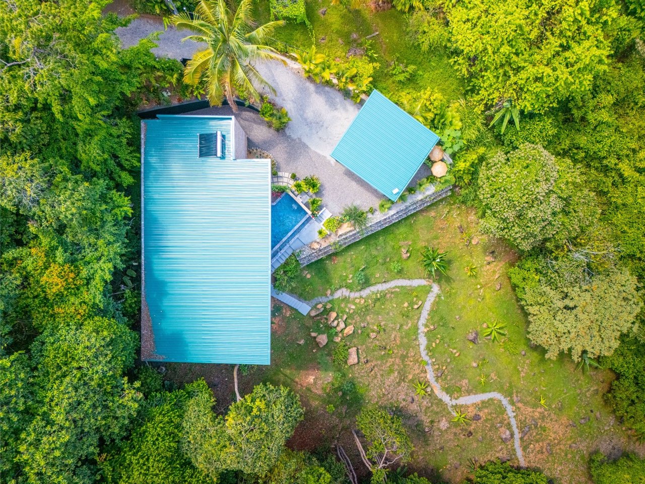 Modern Tropical Infinity Pool Home, Dominical, Puntarenas