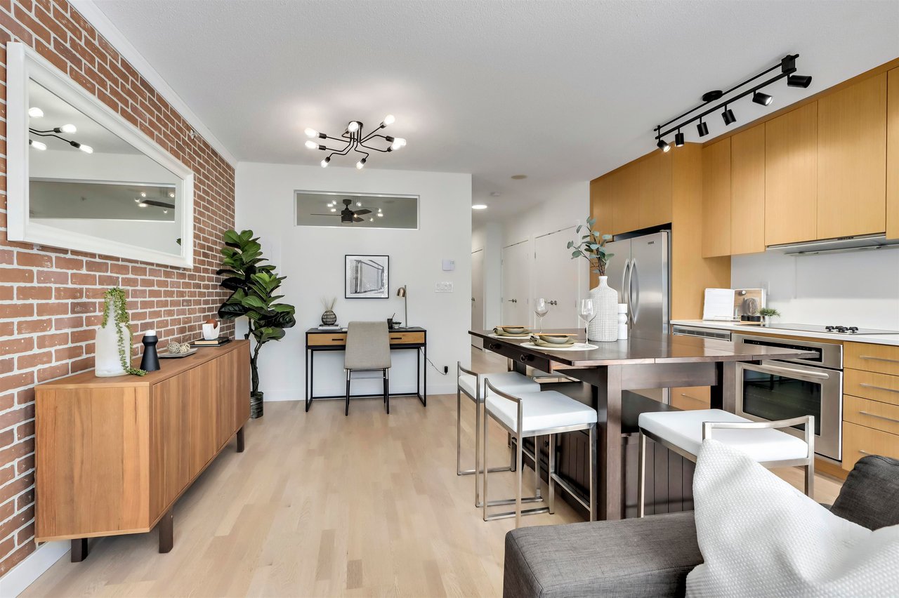 404-251 E 7th Ave