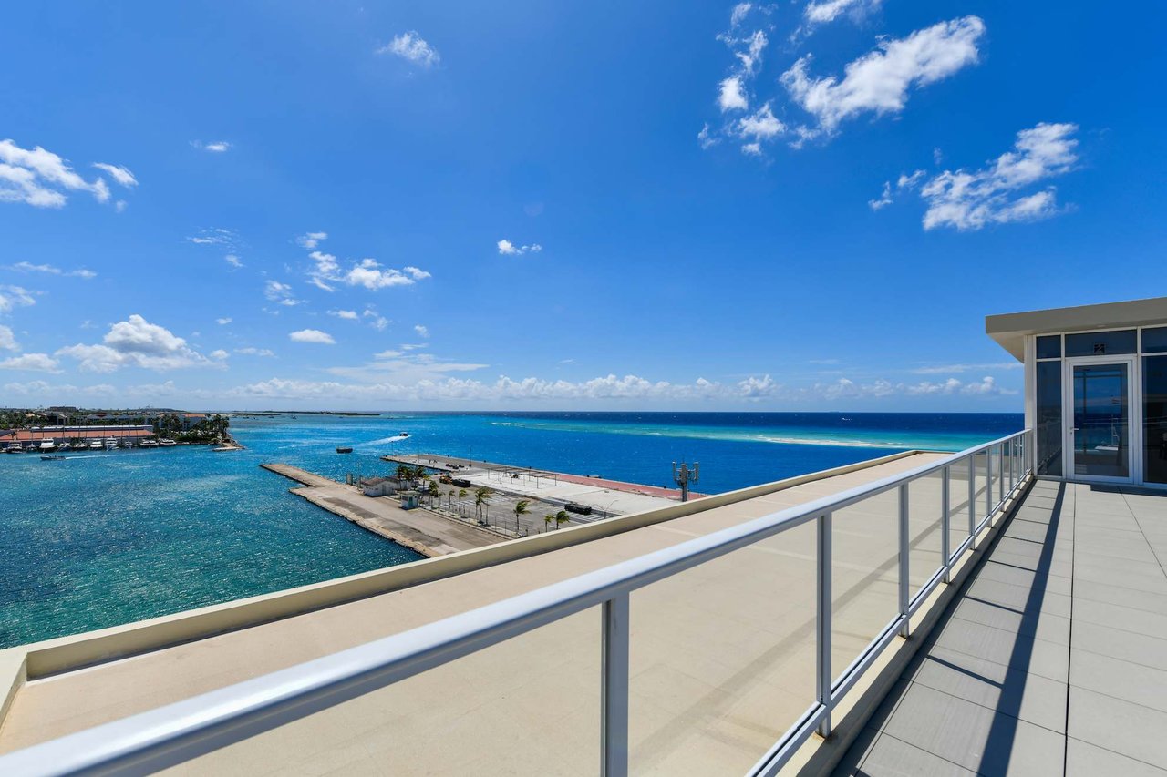 Harbour House 602 S