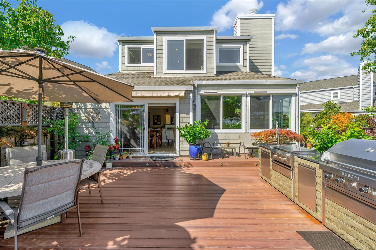 17 Crystal Creek Ct