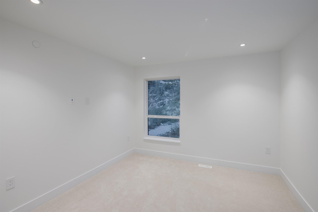 19-3385 Mamquam Rd
