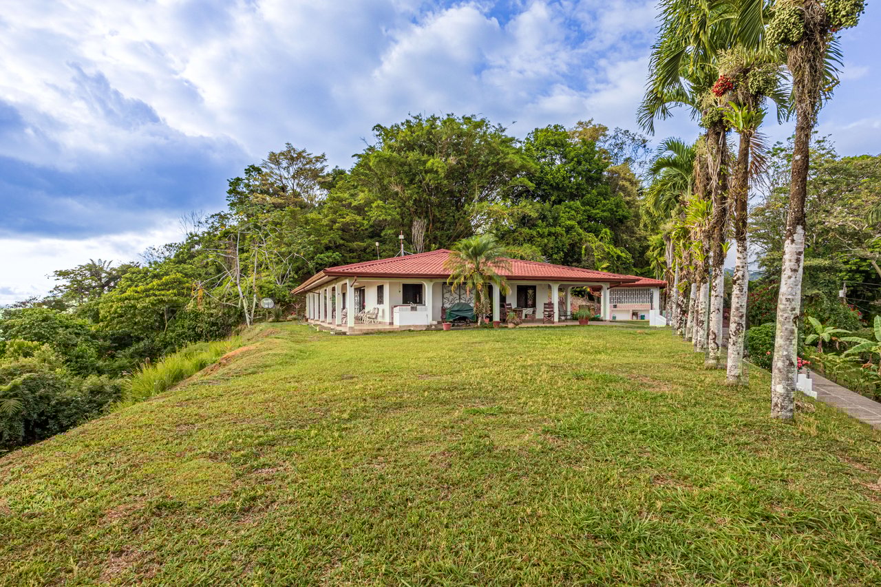 Casa De La Rosa, 3 Bedroom Ocean View Home in Lagunas!
