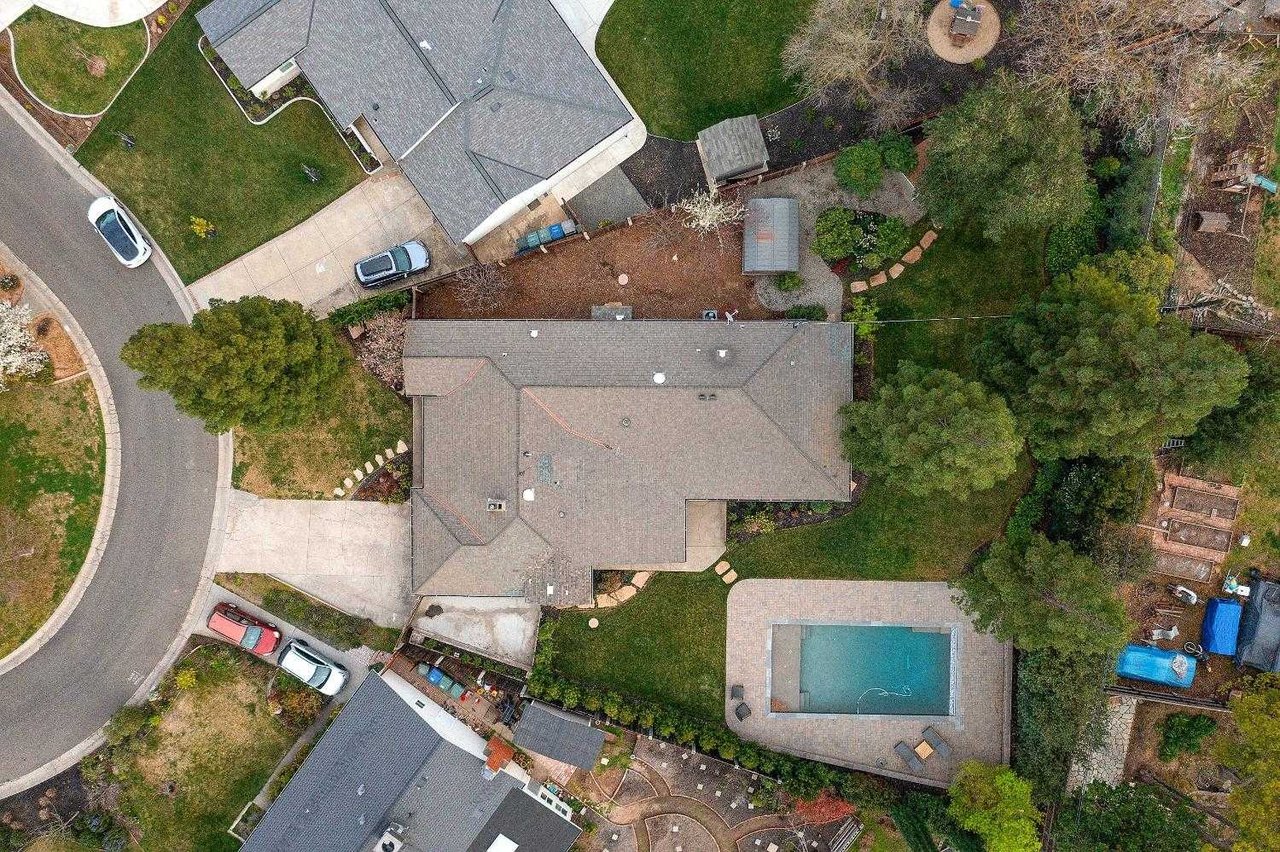 3725 Esperanza Dr