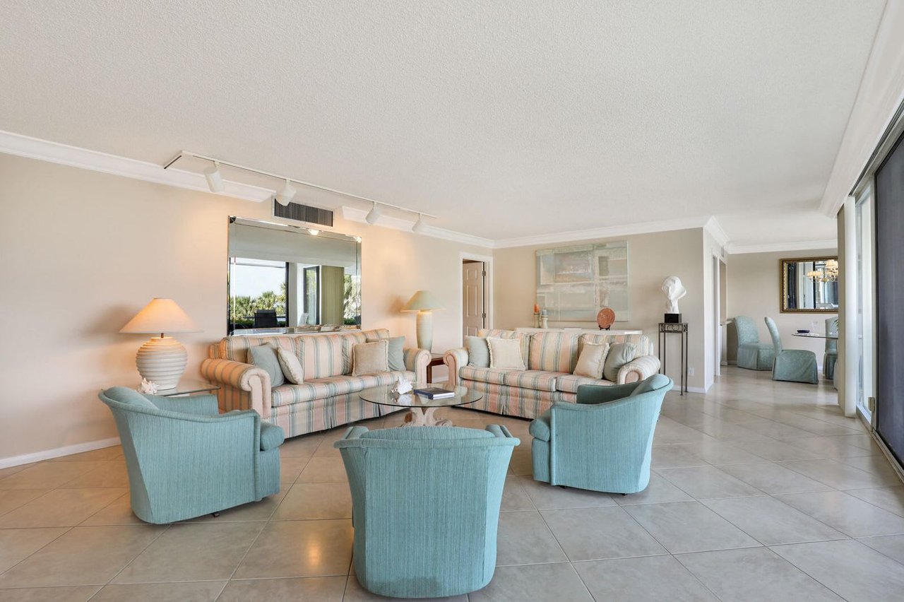 122 Lakeshore Drive #2320