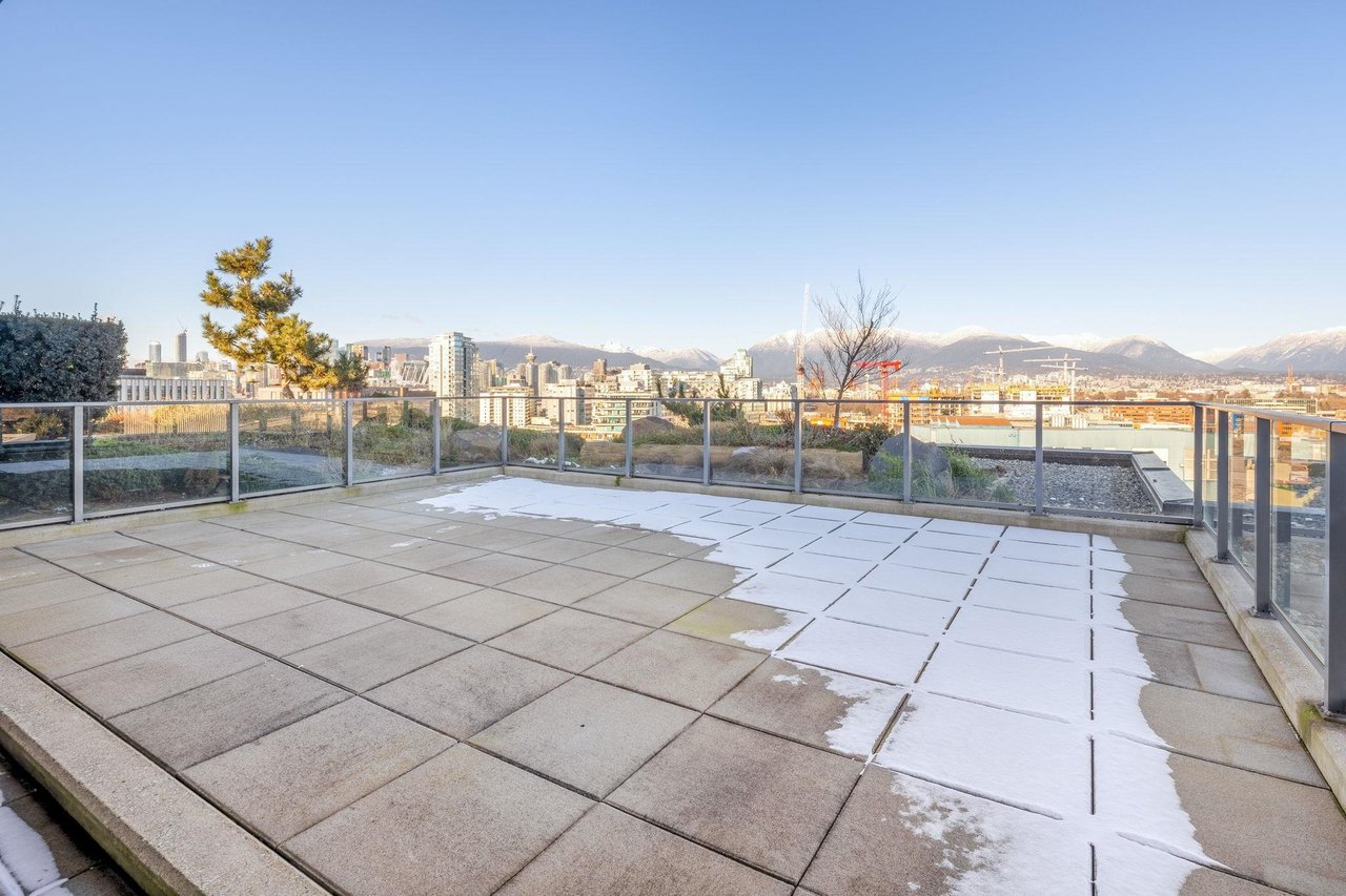 801-210 E 5th Ave